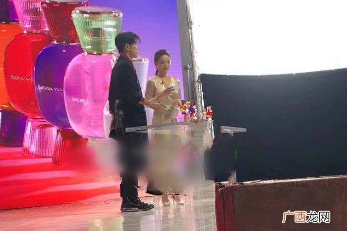 易烊千玺家里图片，易烊千玺结束拍摄返回家中