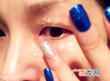 CPB晶致眼霜油不油？水油科学配比
