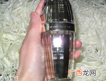 CPB精华肌底液适合敏感皮吗?成分温和