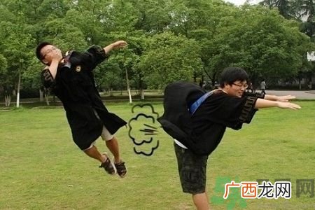 放屁又臭又响是怎么回事?居然是这里有问题