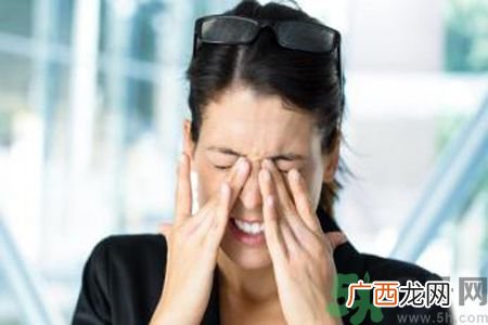 眼睛干涩怎么办?眼睛干涩吃什么好?