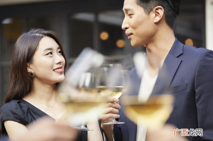 离婚女人和未婚男人爱情 未婚男和离异女结婚合适吗