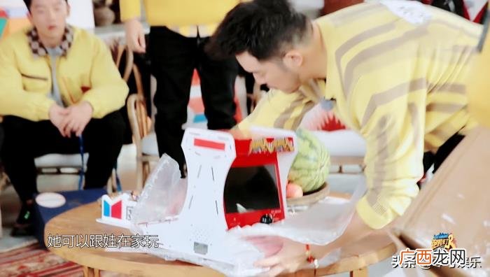 黄晓明杨颖官宣在一起的时间，黄晓明、Angelababy同时发文官宣