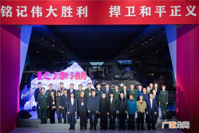 易烊千玺是怎样红起来的，到天才演员易烊千玺的成名之路有多辛酸