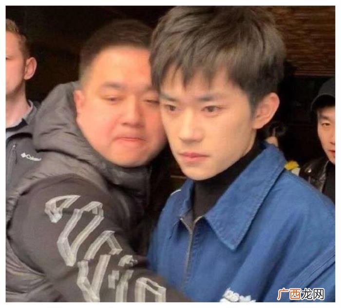 易烊千玺是怎样红起来的，到天才演员易烊千玺的成名之路有多辛酸