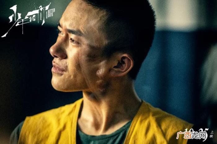 易烊千玺是怎样红起来的，到天才演员易烊千玺的成名之路有多辛酸