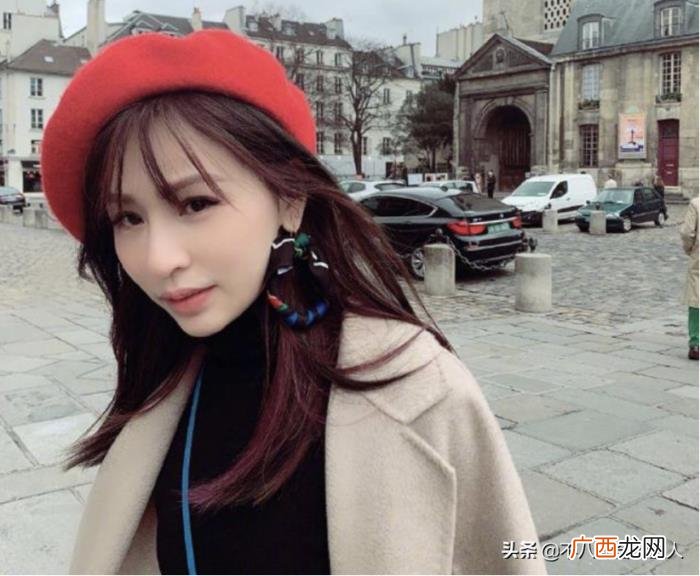 鞠婧祎为什么老是用手挡着脸，鞠婧祎万年刘海挡右脸