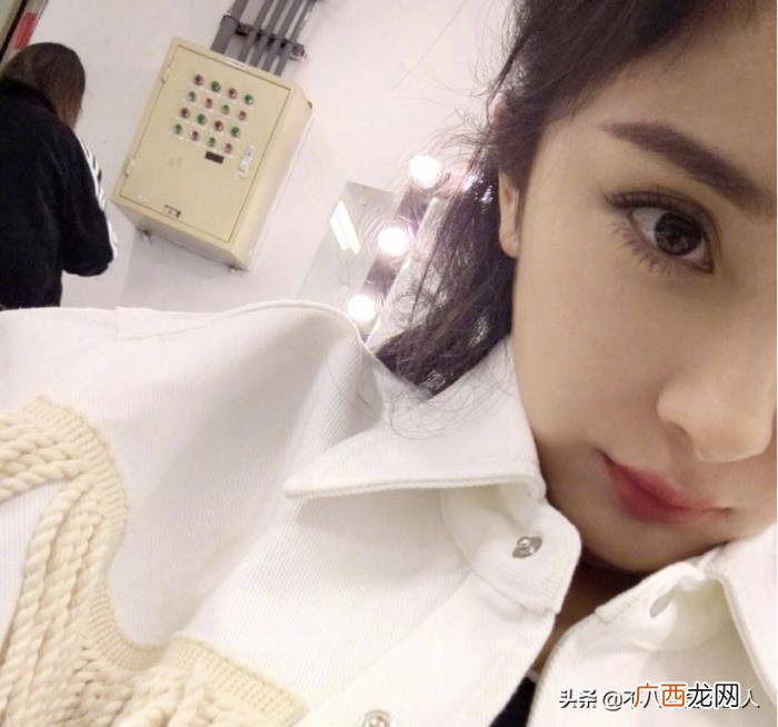 鞠婧祎为什么老是用手挡着脸，鞠婧祎万年刘海挡右脸