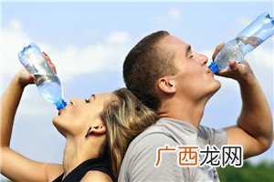 喝太多水对肾脏不好吗恐增加肾脏负担