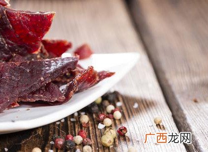 高血压能吃牛肉干吗高钠食物要少吃