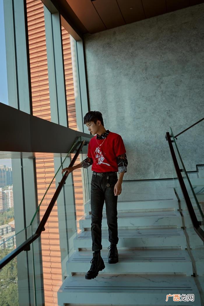 胡歌称赞易烊千玺，易烊千玺台词获胡歌称赞