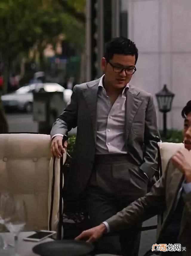 这样穿穿上干练有精神 上班穿什么衣服精神