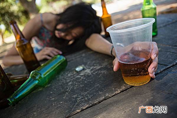 喝酒吐血怎么办酒后胃出血能自愈吗