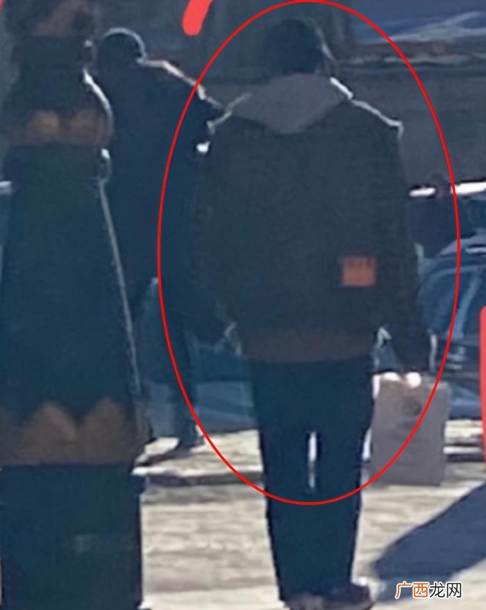 跟董子健同行时的身高差 董子健真实身高