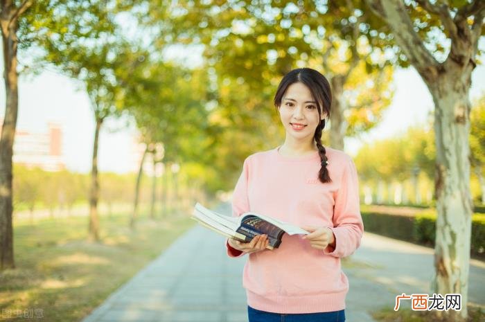 一个从小缺失母爱的女孩 缺少母爱的女孩很可怕