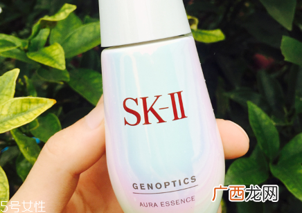 sk2小灯泡和小银瓶哪个好？sk2小灯泡使用测评