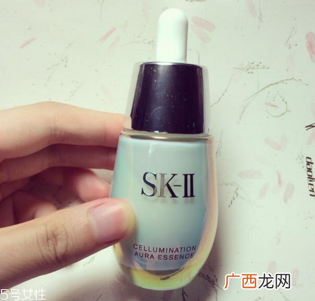 sk2小灯泡和小银瓶哪个好？sk2小灯泡使用测评