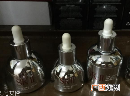 sk2小灯泡和小银瓶哪个好？sk2小灯泡使用测评