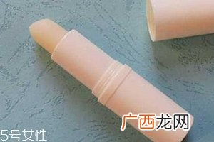 润唇膏吃了会中毒吗？剂量小不会有事