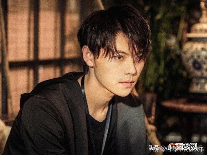 吴邪去接张起灵，塌肩膀为什么阻止吴邪张起灵进入张家古楼