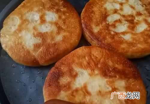 烧饼用的蓬松剂是什么意思（烧饼蓬松酥软的技