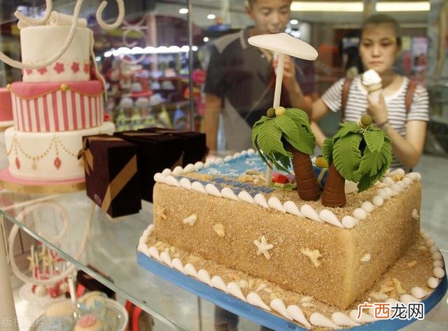 面包店一年能赚多少钱,开蛋糕店能赚多少钱