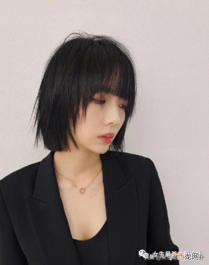 适合发量多些的妹子 发量多适合什么发型