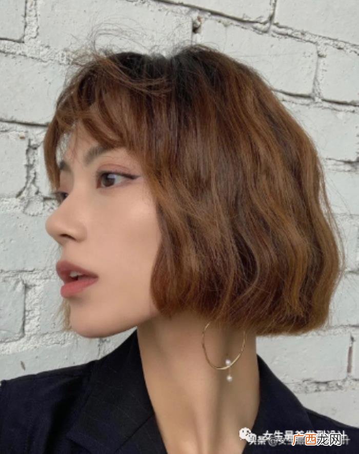 适合发量多些的妹子 发量多适合什么发型