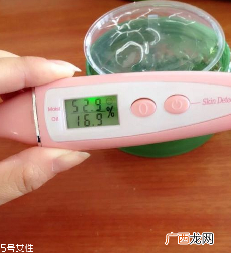 得鲜芦荟胶含酒精吗？芦荟胶当睡眠面膜的作用