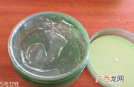 得鲜芦荟胶含酒精吗？芦荟胶当睡眠面膜的作用