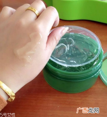 得鲜芦荟胶含酒精吗？芦荟胶当睡眠面膜的作用