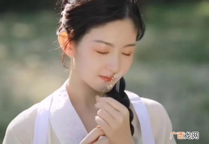 看事情非常透彻的女孩，却总把事情看的很透