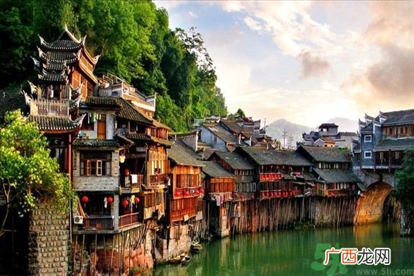 什么地方适合情侣旅游?旅游带什么东西?
