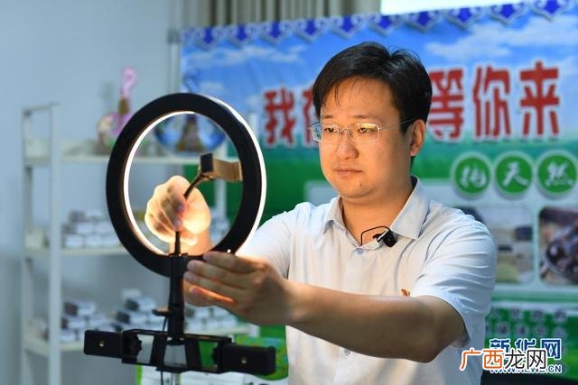 新时代年轻人奋斗例子,当代青年奋斗的事例50字