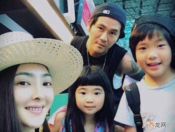 曹格41岁老婆罕晒二人合照 曹格的老婆