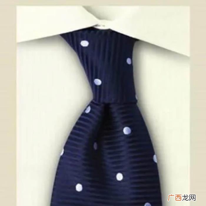 十种经典领带打法 半温莎结领带打法图解