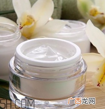自然堂和珀莱雅哪个好？适合的年龄段不同