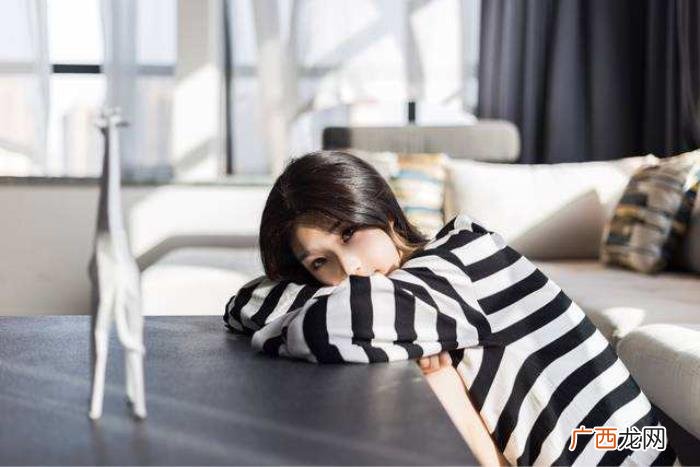 离异女人就不能爱上未婚男人吗 离异无孩的女人能找未婚男吗