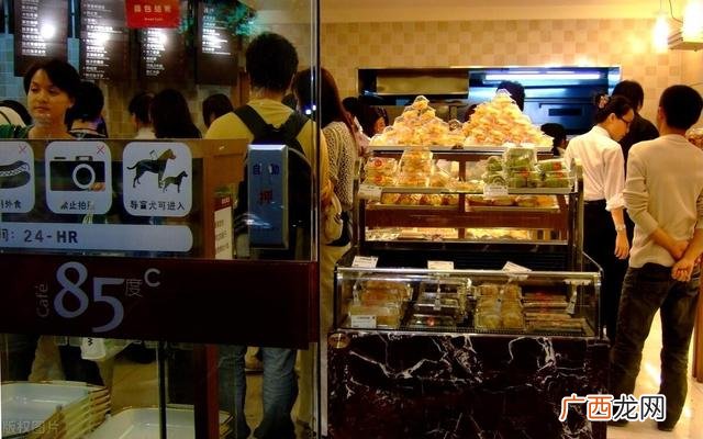 开蛋糕店一年赚多少钱,蛋糕店成本高吗