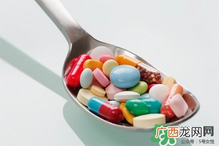 小孩为什么不能吃大人的药？父母给孩子喂药需注意