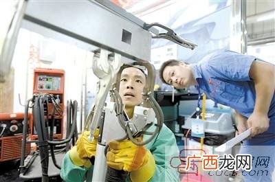 汽车贴膜多少钱 汽车美容店需要投资多少钱