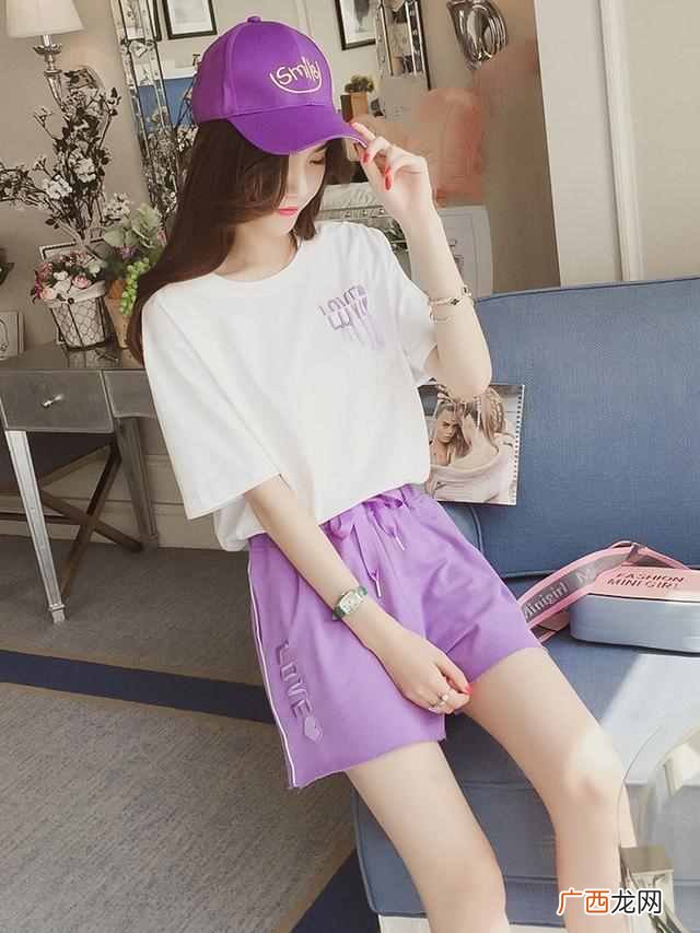穿紫色衣服的寓意 紫色衣服是什么牌子