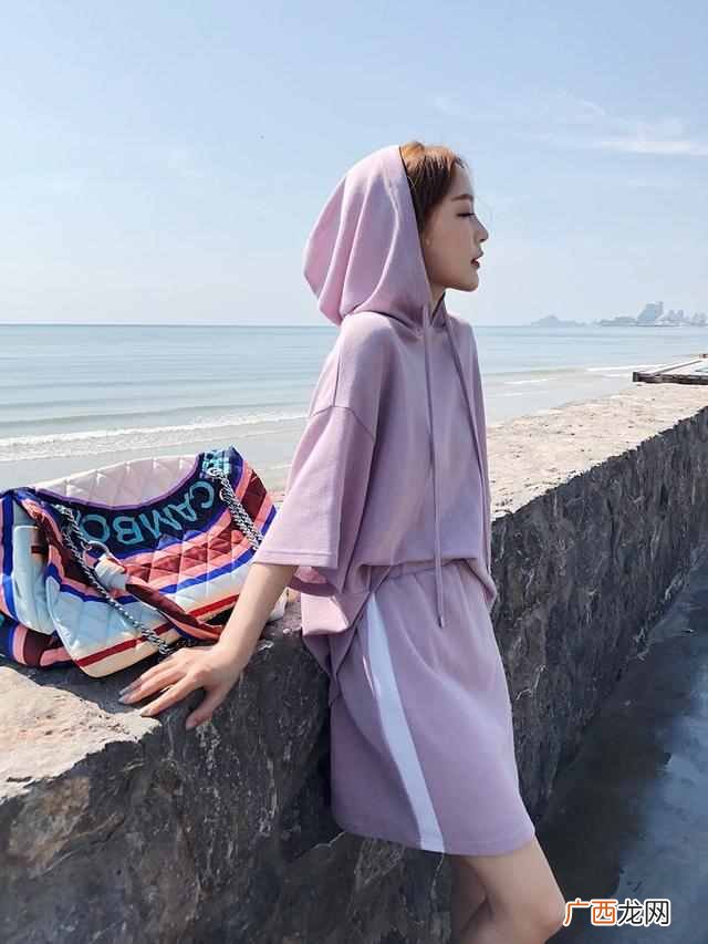 穿紫色衣服的寓意 紫色衣服是什么牌子