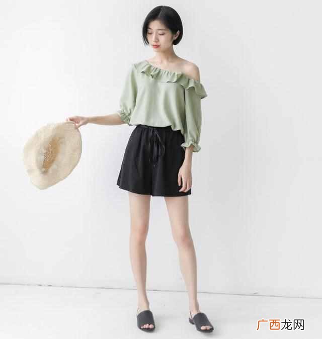 圆领的外套里面配什么衣服（圆领外套搭配方法