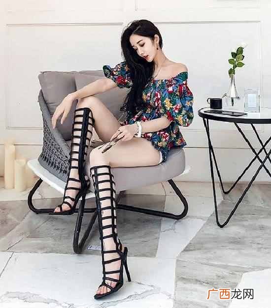 圆领的外套里面配什么衣服（圆领外套搭配方法