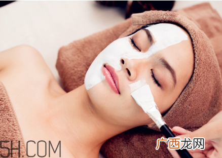睡眠面膜晚上几点用好？晚上使用睡眠面膜的正确顺序
