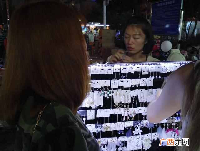 夜市卖耳环用什么摆（卖饰品需要准备哪些工具