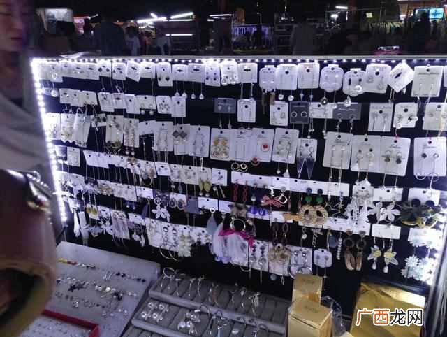 夜市卖耳环用什么摆（卖饰品需要准备哪些工具