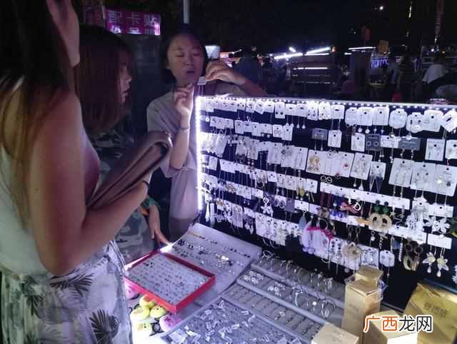 夜市卖耳环用什么摆（卖饰品需要准备哪些工具