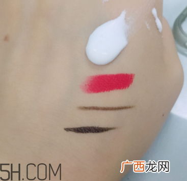 瓷肌晶透雪肌洁面乳可以卸妆吗？清洁力如何？
